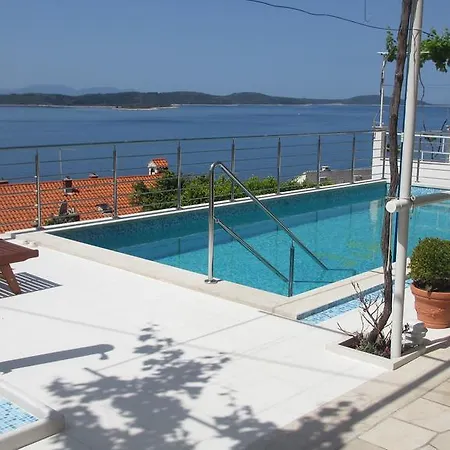 J&b House Hvar