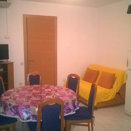 J&b House Hvar 公寓