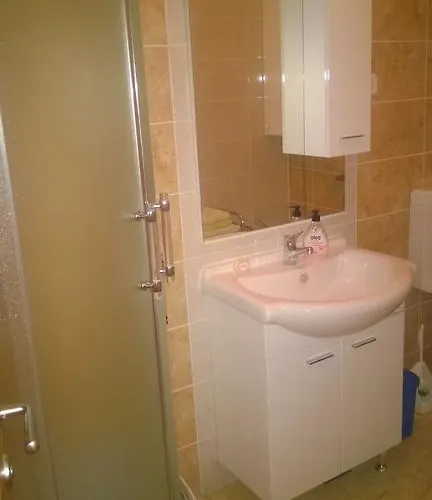 J&b House Hvar Apartman