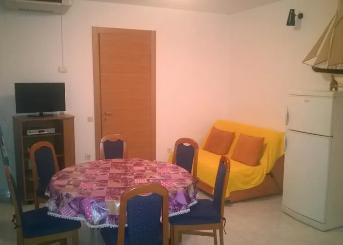 J&b House Hvar Apartman